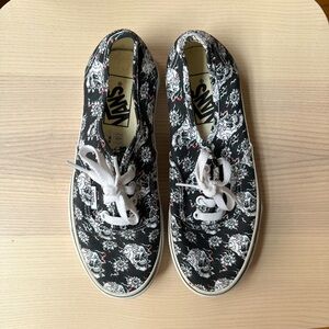 NWOT Flaming Skull Flowers Vans Mens size 5.5 Women’s size 7